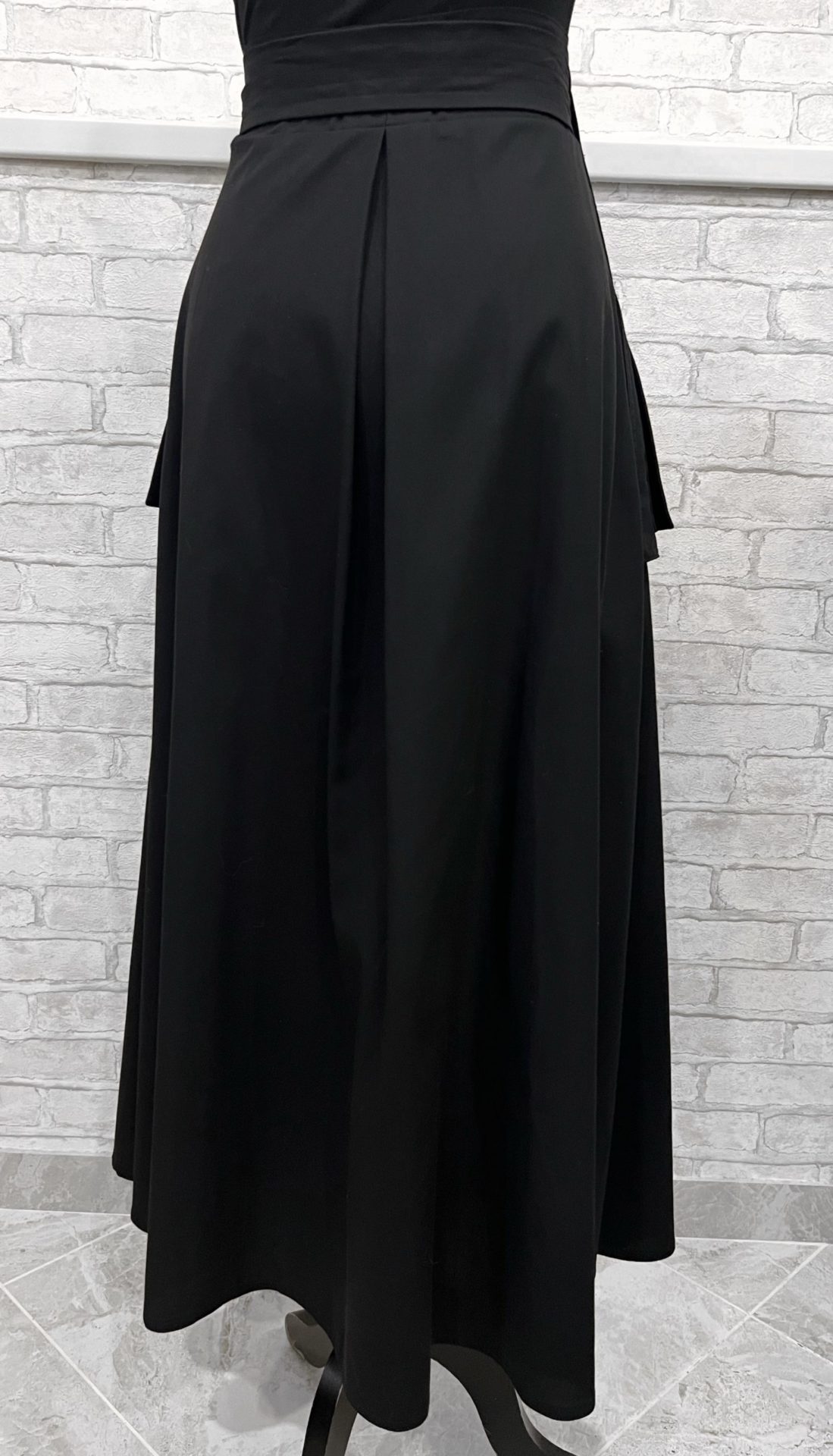 Черная юбка с накладными карманами 2