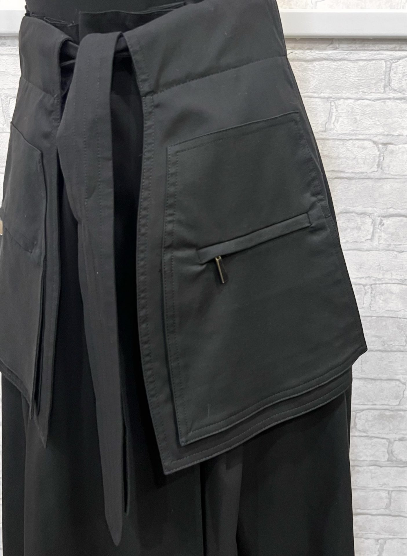Черная юбка с накладными карманами 3