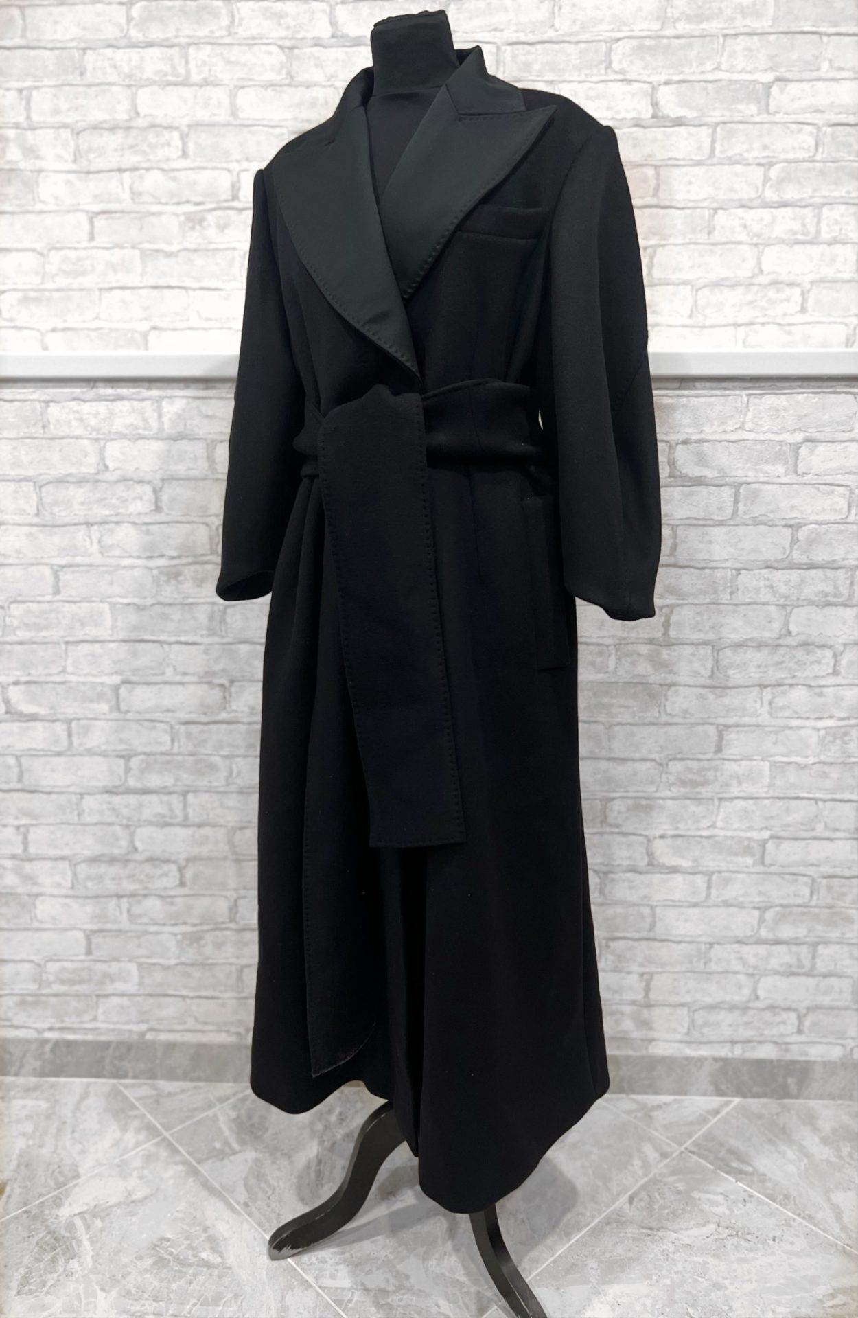 Черное длинное шерстяное пальто 1