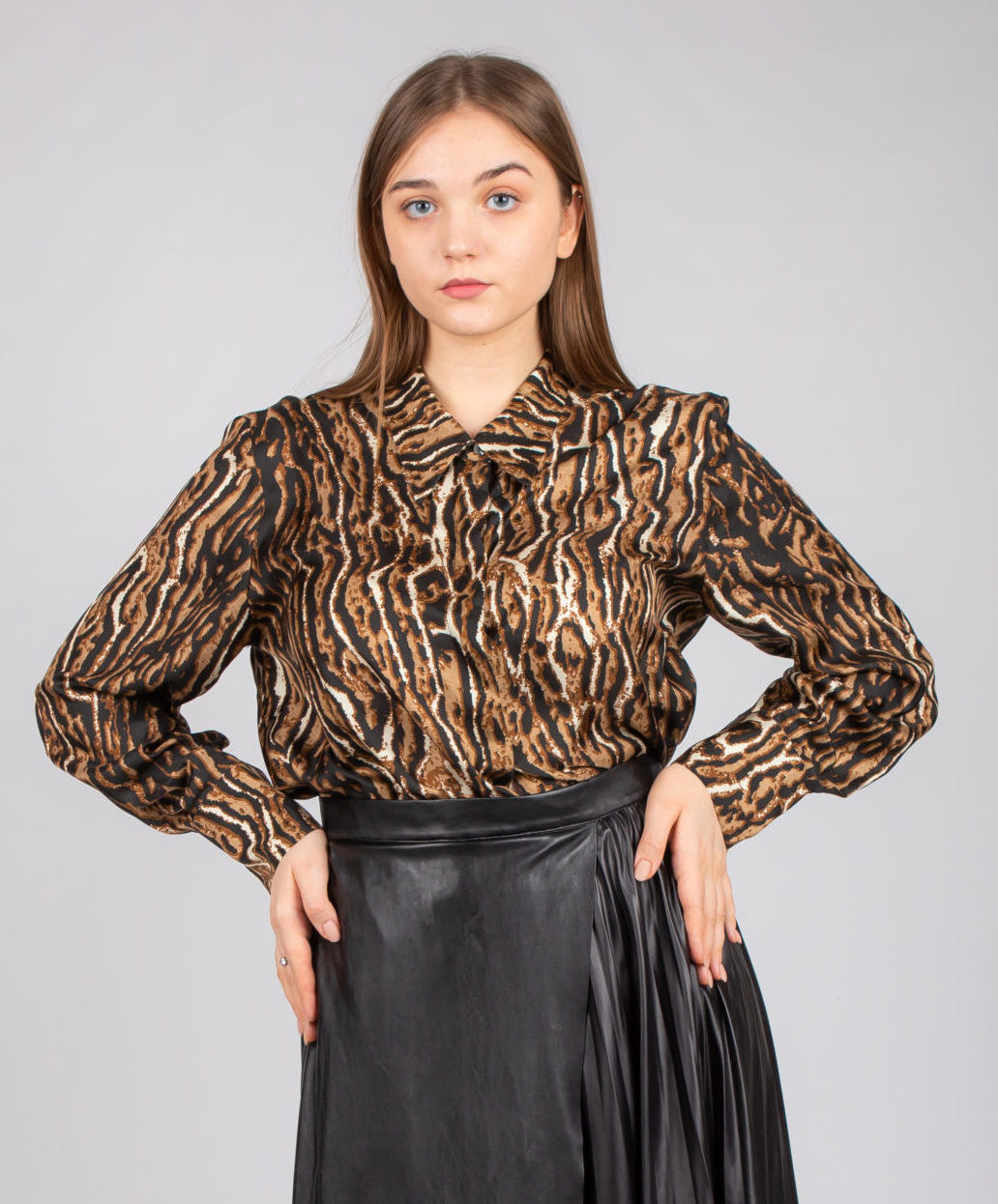 Шелковая блузка с леопардовым принтом 