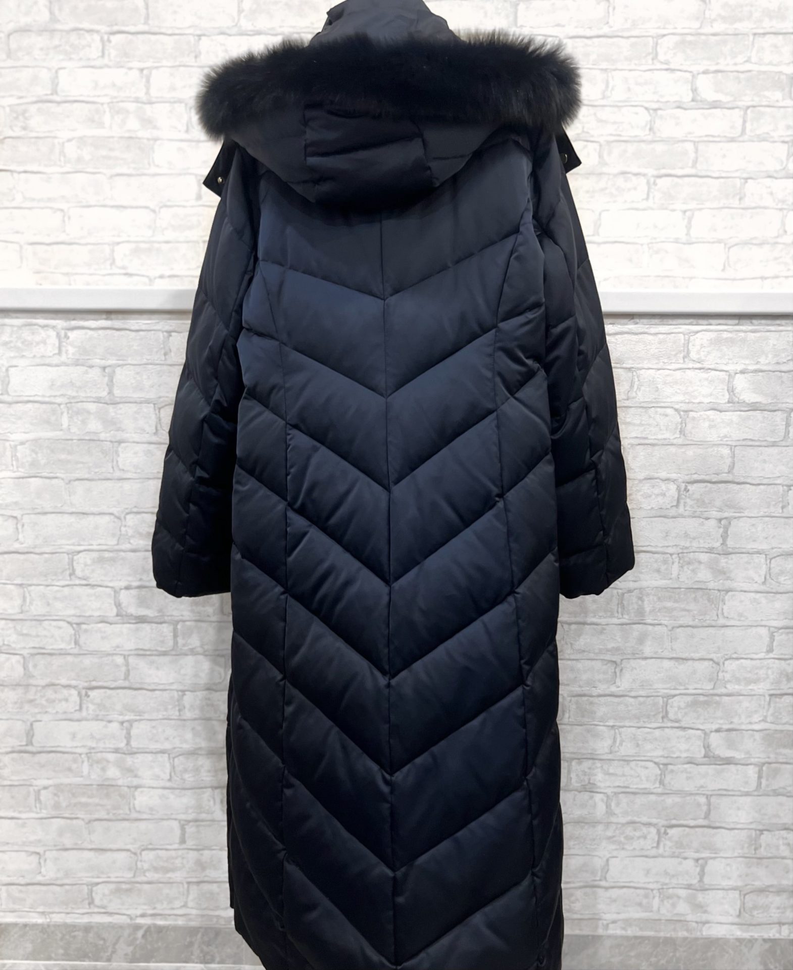 Пуховое длинное пальто с капюшоном 2