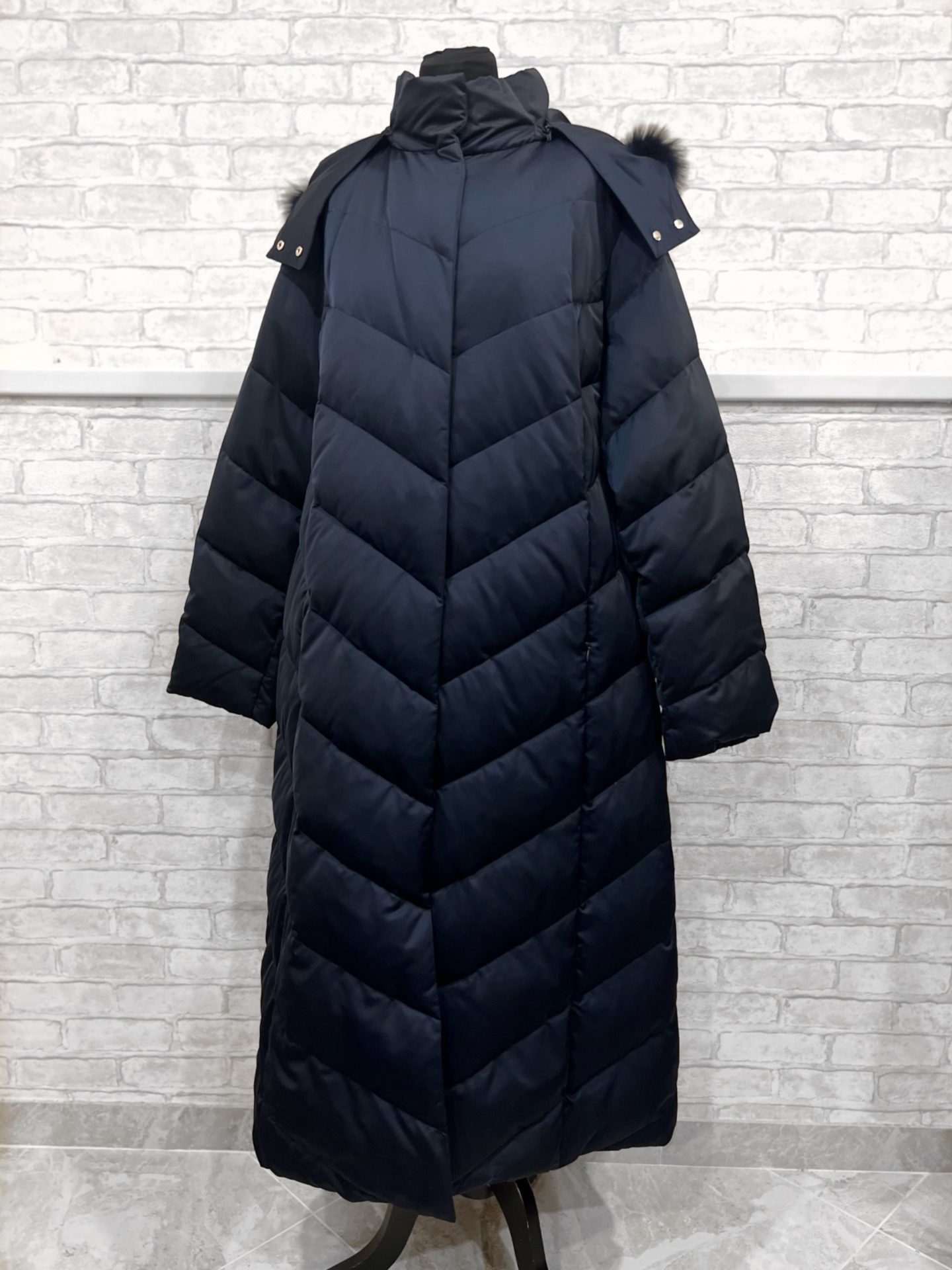 Пуховое длинное пальто с капюшоном 1