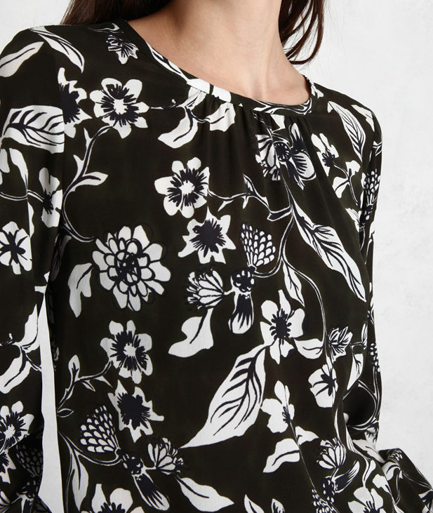 Шелковая блузка с цветочным узором 1