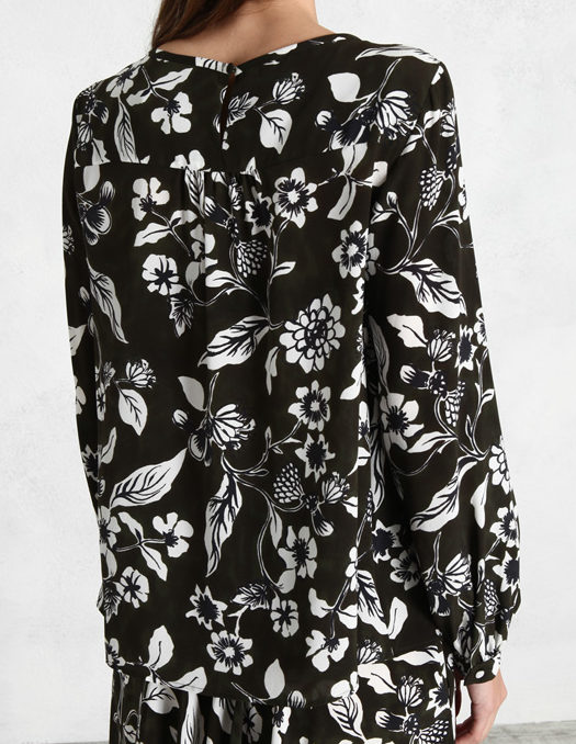 Шелковая блузка с цветочным узором 2