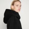 Черное пальто MAX MARA Weekend купить в аутлете Max Mara и Marina Rinaldi. 2
