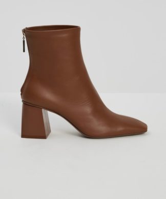 Демисезонные бежевые сапоги купить в аутлете Max Mara и Marina Rinaldi